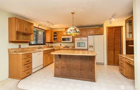 Kitchen - 10 Percy Ln, Sequim, WA 98382 photo 1 of 6