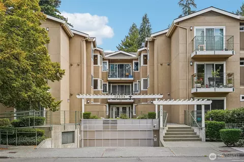 12034 15th Ave NE #204, Seattle, WA 98125