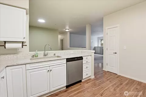 Kitchen - 107 164th St SE #2-103, Bothell, WA 98012 photo 3 of 3