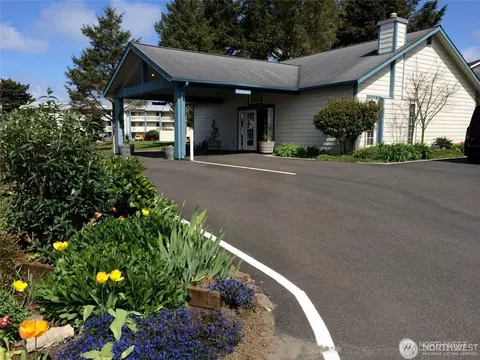 210 26th St NW #207-8, Long Beach, WA 98631