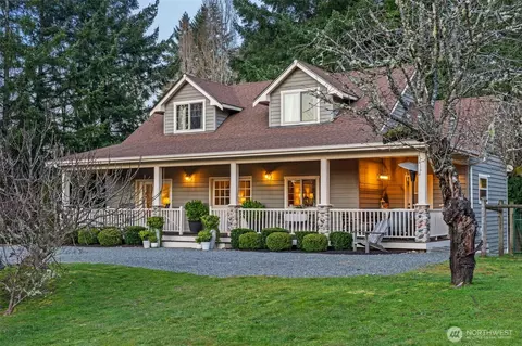 8733 Johnson Point Rd NE, Olympia, WA 98516
