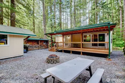20 Goldrush Rd, Deming, WA 98244