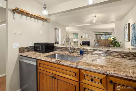 Kitchen - 15600 116th Ave NE #C3, Bothell, WA 98011 photo 3 of 3