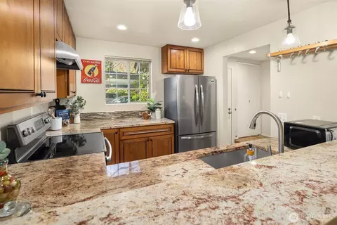 Kitchen - 15600 116th Ave NE #C3, Bothell, WA 98011 photo 2 of 3