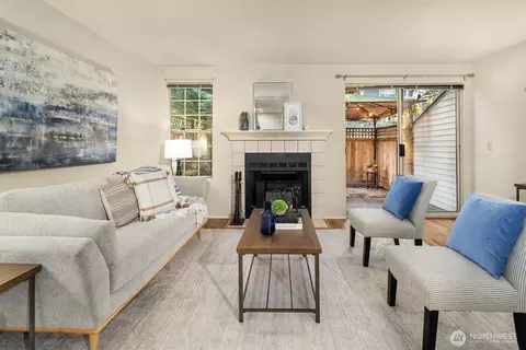 Living - 15600 116th Ave NE #C3, Bothell, WA 98011 photo 1 of 2