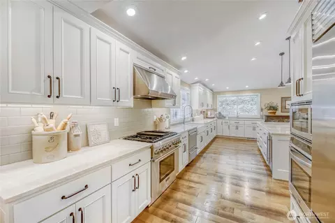 Kitchen - 1924 142nd St SE, Mill Creek, WA 98012 photo 2 of 5
