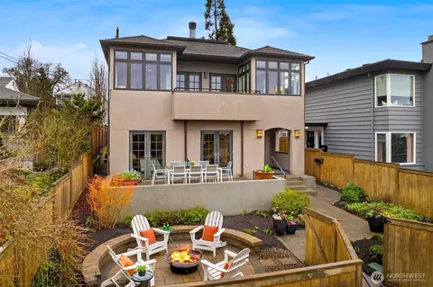 3773 SW Grayson St, Seattle, WA 98126