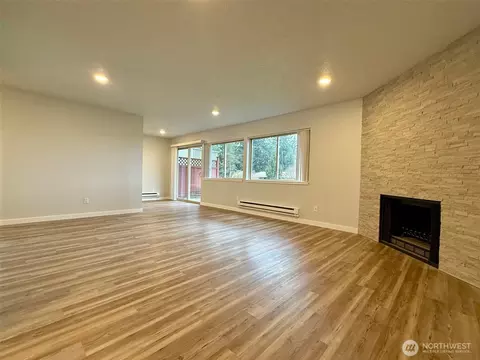 9623 S 248th #B11, Kent, WA 98030