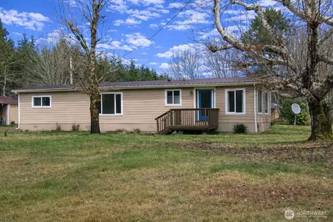 218 Bowes Rd, Hoquiam, WA 98550