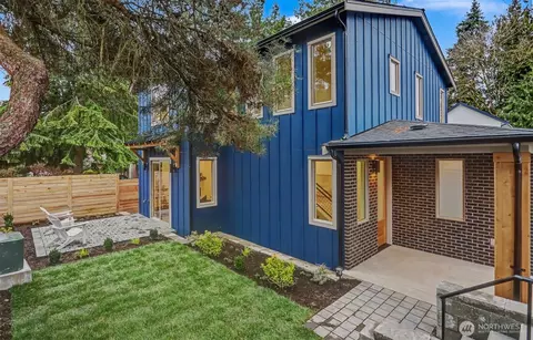 11247 108th Ave NE, Kirkland, WA 98033