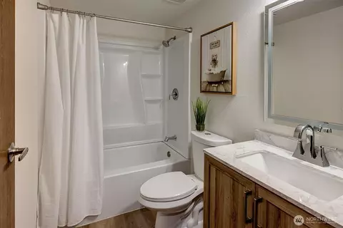 Bath - 9517 NE 180th St #B203, Bothell, WA 98011 photo 1 of 2