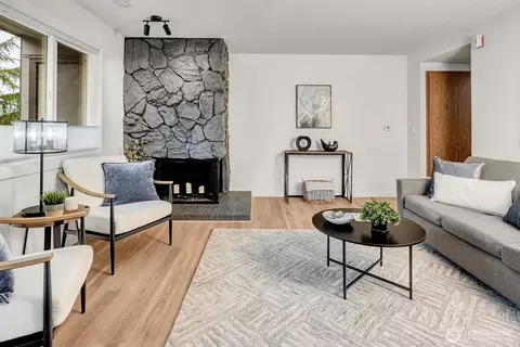 Living - 9517 NE 180th St #B203, Bothell, WA 98011 photo 4 of 5