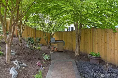 Exterior - 19424 2nd Dr SE #B, Bothell, WA 98012 photo 12 of 14