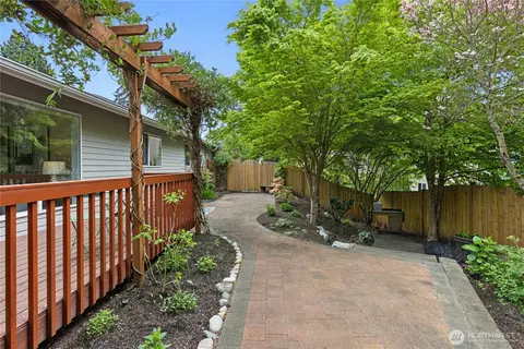 Exterior - 19424 2nd Dr SE #B, Bothell, WA 98012 photo 14 of 14