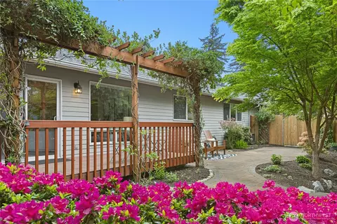 Exterior - 19424 2nd Dr SE #B, Bothell, WA 98012 photo 6 of 14