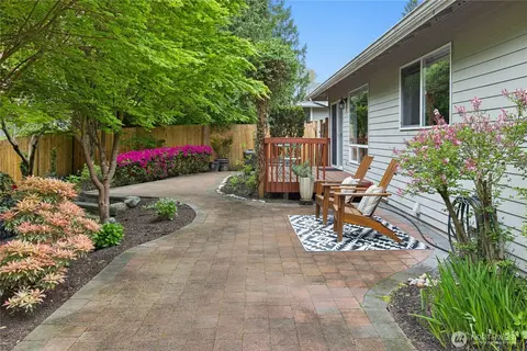 Exterior - 19424 2nd Dr SE #B, Bothell, WA 98012 photo 10 of 14