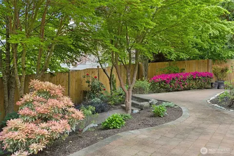 Exterior - 19424 2nd Dr SE #B, Bothell, WA 98012 photo 11 of 14