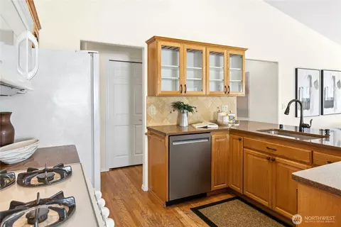Kitchen - 19424 2nd Dr SE #B, Bothell, WA 98012 photo 1 of 4