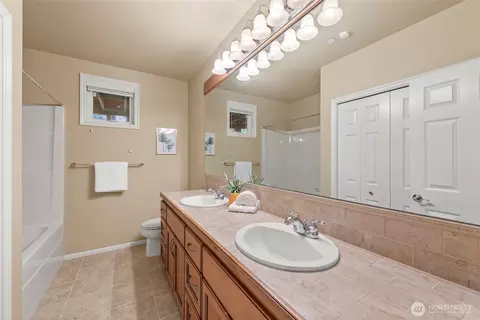 Bath - 14419 3rd Dr SE, Mill Creek, WA 98012 photo 7 of 7