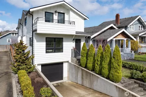132 NE 52nd St, Seattle, WA 98105