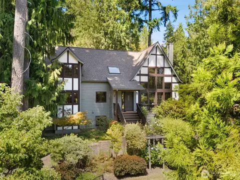 3840 NE Ambleside Ln, Bremerton, WA 98311