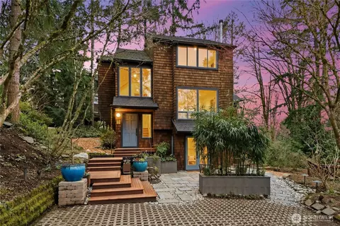 373 Mount Defiance Cir SW, Issaquah, WA 98027