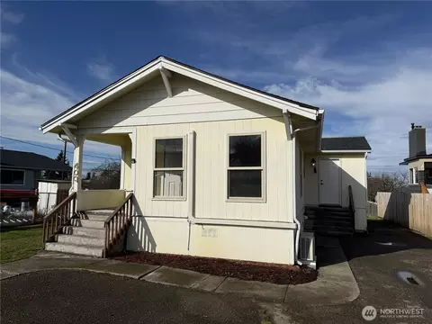 409 E Lopez Ave, Port Angeles, WA 98362