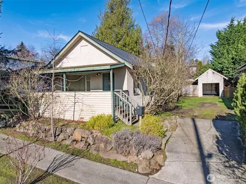 946 N 86th St, Seattle, WA 98103
