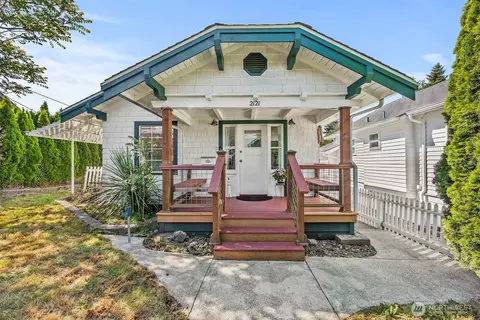 2121 5th St, Bremerton, WA 98312