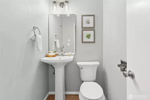 Bath - 2311 Jade Ave, Everett, WA 98201 photo 1 of 4