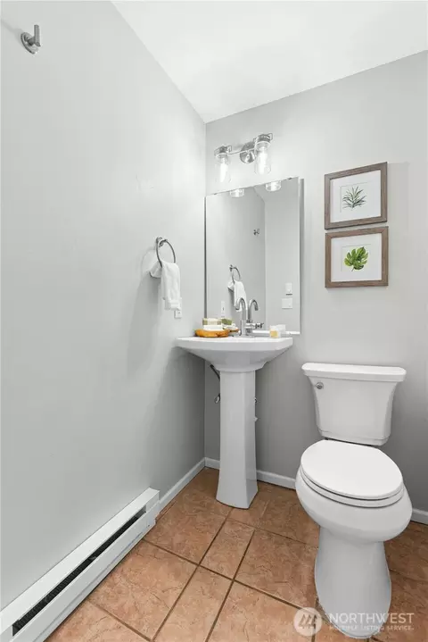 Bath - 2311 Jade Ave, Everett, WA 98201 photo 2 of 4