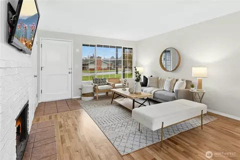 Living - 2311 Jade Ave, Everett, WA 98201 photo 1 of 4
