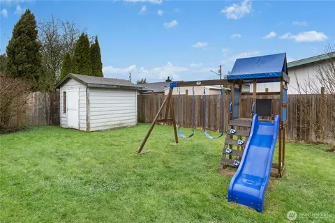 Exterior - 2311 Jade Ave, Everett, WA 98201 photo 4 of 6