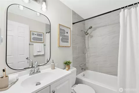 Bath - 2311 Jade Ave, Everett, WA 98201 photo 3 of 4