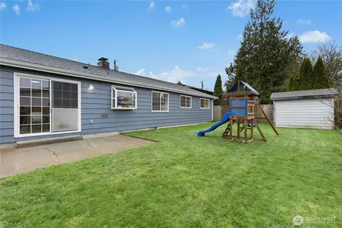 Exterior - 2311 Jade Ave, Everett, WA 98201 photo 5 of 6