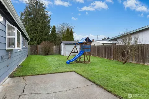 Exterior - 2311 Jade Ave, Everett, WA 98201 photo 3 of 6