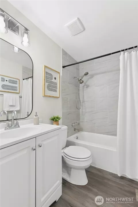 Bath - 2311 Jade Ave, Everett, WA 98201 photo 4 of 4