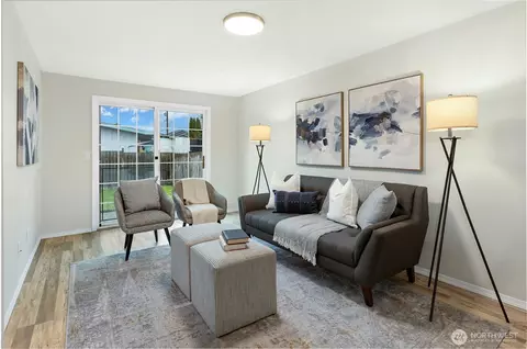 Living - 2311 Jade Ave, Everett, WA 98201 photo 4 of 4