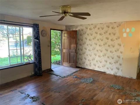 Living - 19424 Winesap Rd, Bothell, WA 98012 photo 1 of 3
