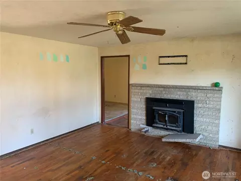 Living - 19424 Winesap Rd, Bothell, WA 98012 photo 3 of 3