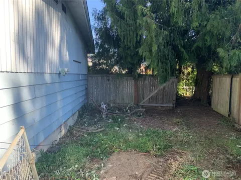 Exterior - 19424 Winesap Rd, Bothell, WA 98012 photo 4 of 8