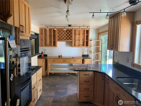 Kitchen - 19424 Winesap Rd, Bothell, WA 98012 photo 1 of 2