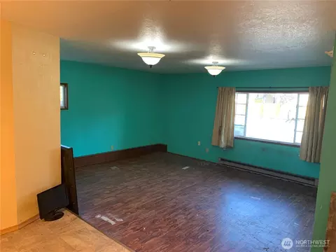 Living - 19424 Winesap Rd, Bothell, WA 98012 photo 2 of 3