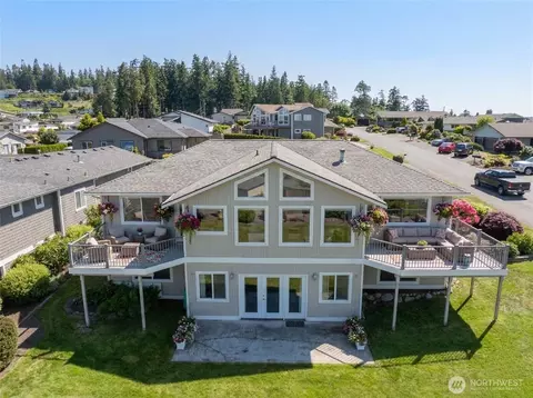 1042 Shorecrest Pl, Camano Island, WA 98282