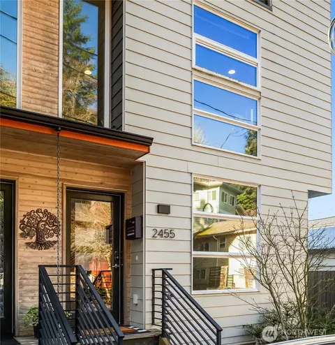 2455 Wickstrom Pl SW, Seattle, WA 98116