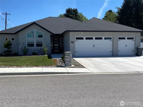 613 S Perry Ave, East Wenatchee, WA 98802