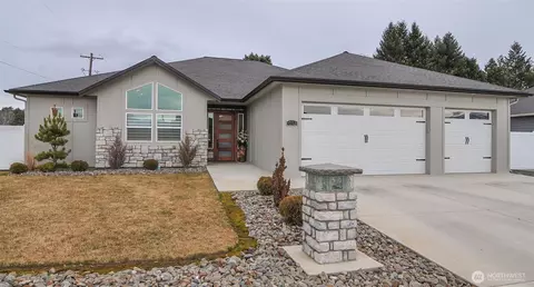 613 S Perry Ave, East Wenatchee, WA 98802