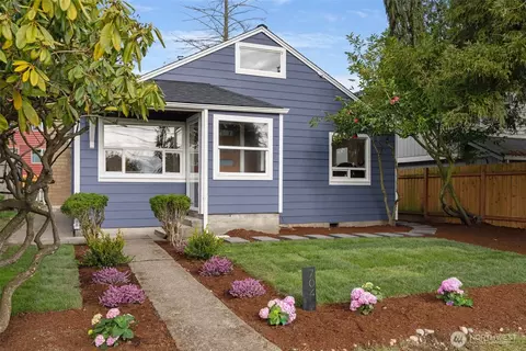 704 N 104th St, Seattle, WA 98133
