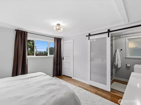Bedroom - 18604 105th Ave NE, Bothell, WA 98011 photo 2 of 3