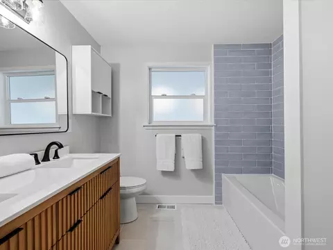 Bath - 18604 105th Ave NE, Bothell, WA 98011 photo 3 of 4